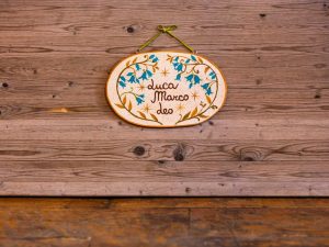 Targhe ovali di legno