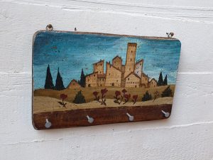 Appendino con borgo con casette medievali estivo
