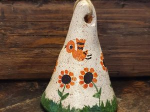 Campanella bianca con uccellini ocra e girasoli 11x8 cm