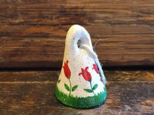 Campanella bianca con fiorellini rossi 7x5 cm