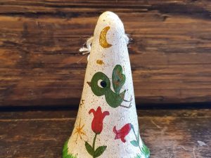Campanella bianca con uccellini verdi 11x6 cm