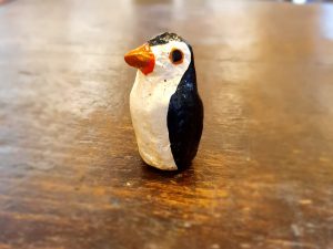 Pinguino di ceramica. Realizzato e dipinto a mano