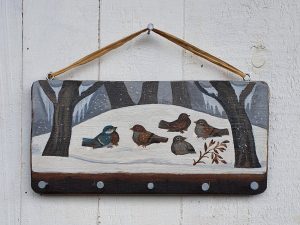 Appendino uccellini con la neve